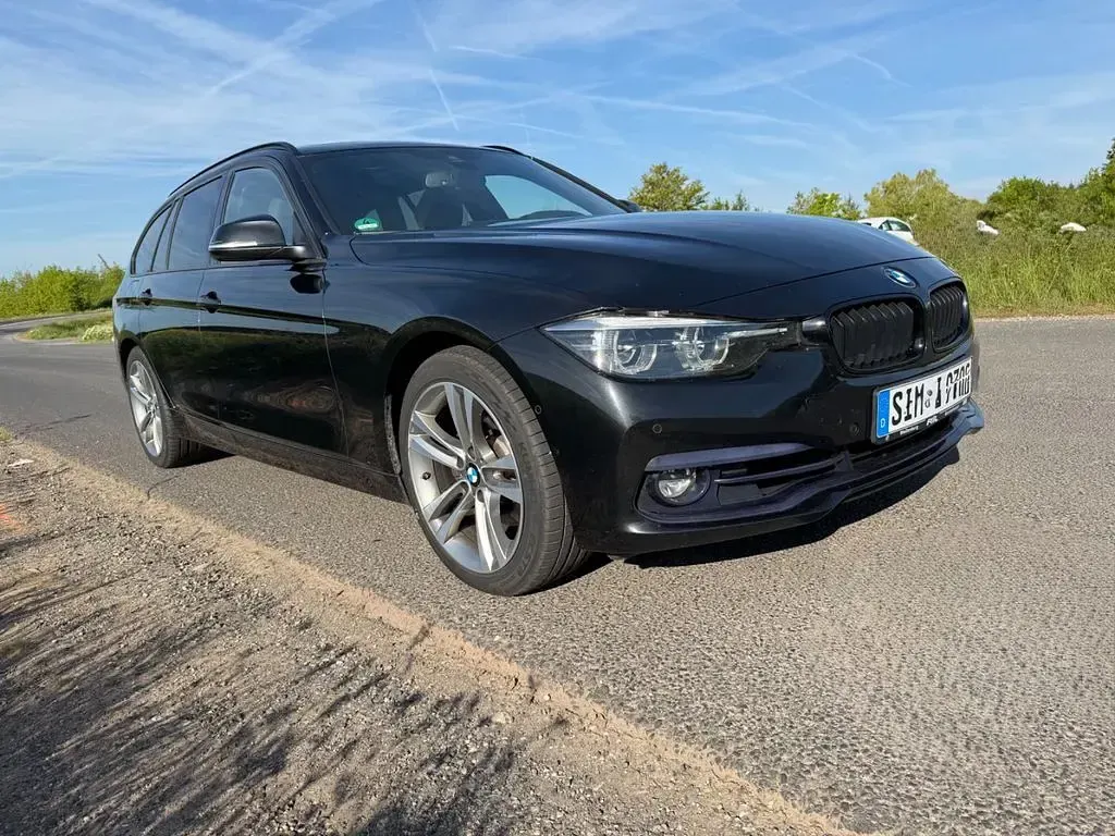 Gebraucht BMW 330 Sport Line 252 PS (185 kW) 2018 Schwarz Kombi