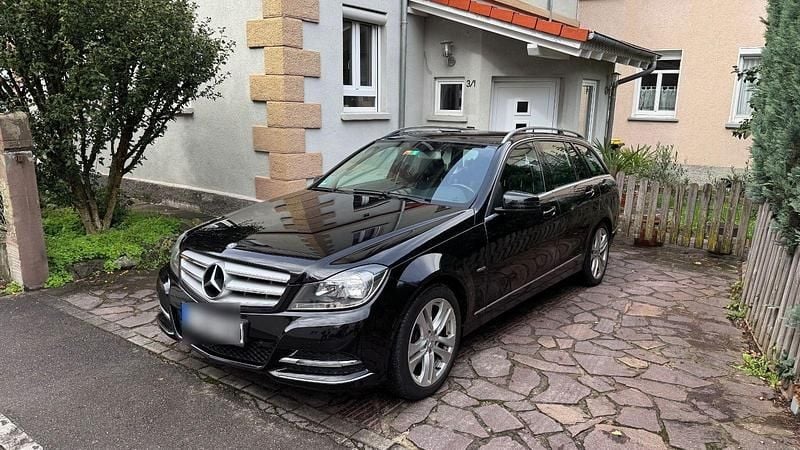 Schwarz Gebraucht 2012 Mercedes C250 Kombi | 8.250 € (Guter Preis) - Bild 1/4