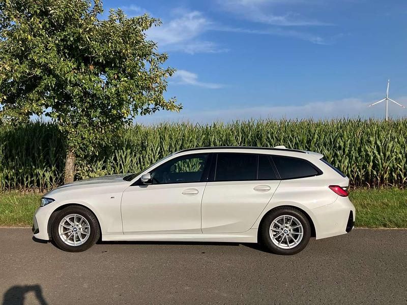 Gebraucht BMW 320 M Sport 184 PS (135 kW) 2023 Weiß Kombi
