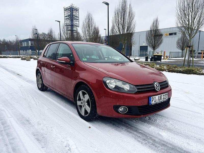 Gebraucht VW Golf VI 105 PS (77 kW) 2010 Rot Kleinwagen