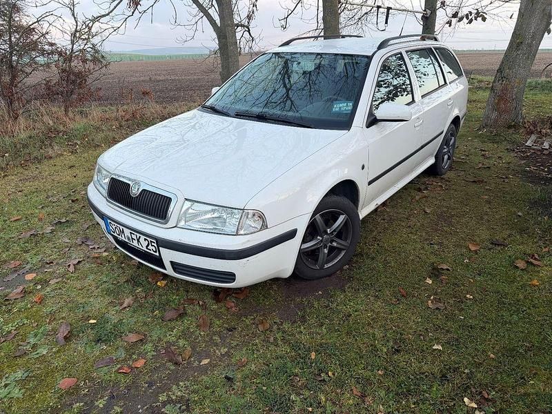 Weiß Gebraucht 2009 Skoda Octavia Tour Kombi | 2.500 € (Fairer Preis) - Bild 1/4