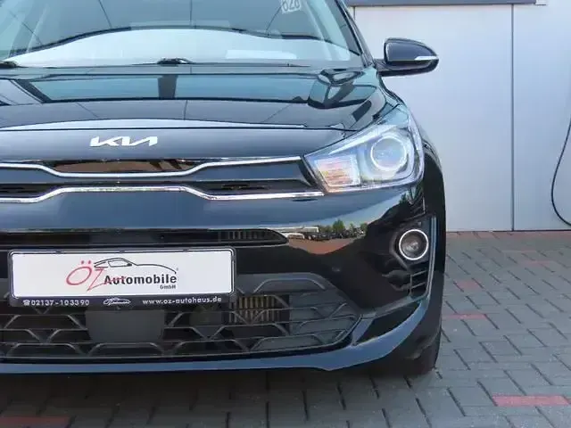 Gebraucht Kia Rio 101 PS (74 kW) 2023 Schwarz Limousine