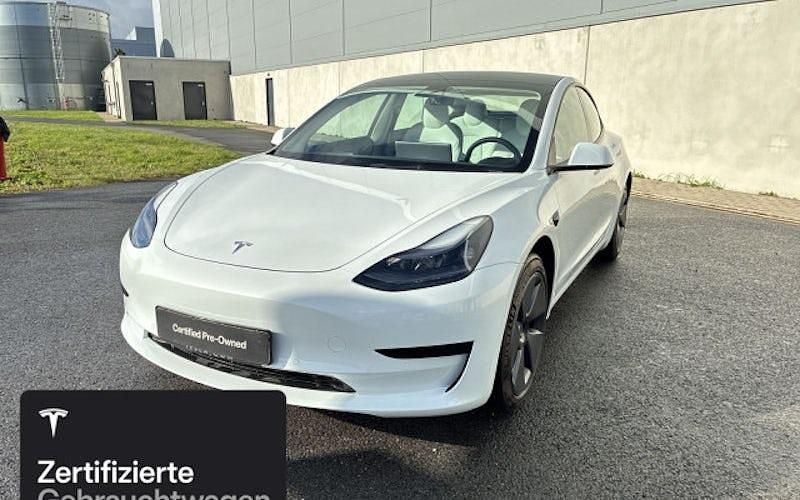 Weiß Gebraucht 2021 Tesla Model 3 RWD Limousine | 26.500 € (Fairer Preis) - Bild 1/4