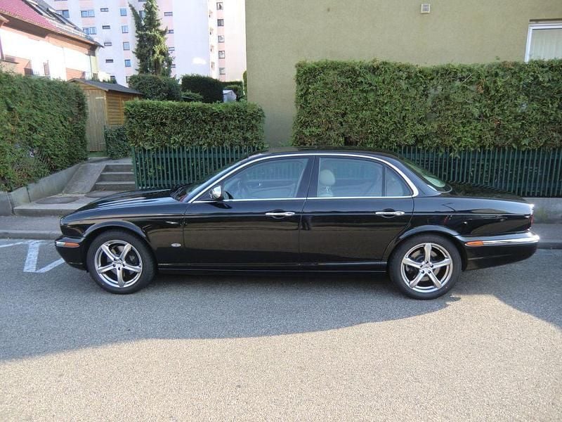 Schwarz Gebraucht 2005 Jaguar XJ6 Executive Limousine | 12.000 € (Fairer Preis) - Bild 1/4