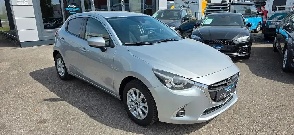 Używany Mazda 2 Exclusive-Line 90 KM (66 kW) 2018 Srebrny Sedan/Limuzyna