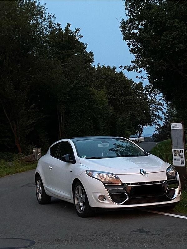 Schwarz Gebraucht 2013 Renault Mégane Coupé Bose Edition Coupé | 3.800 € - Bild 1/3