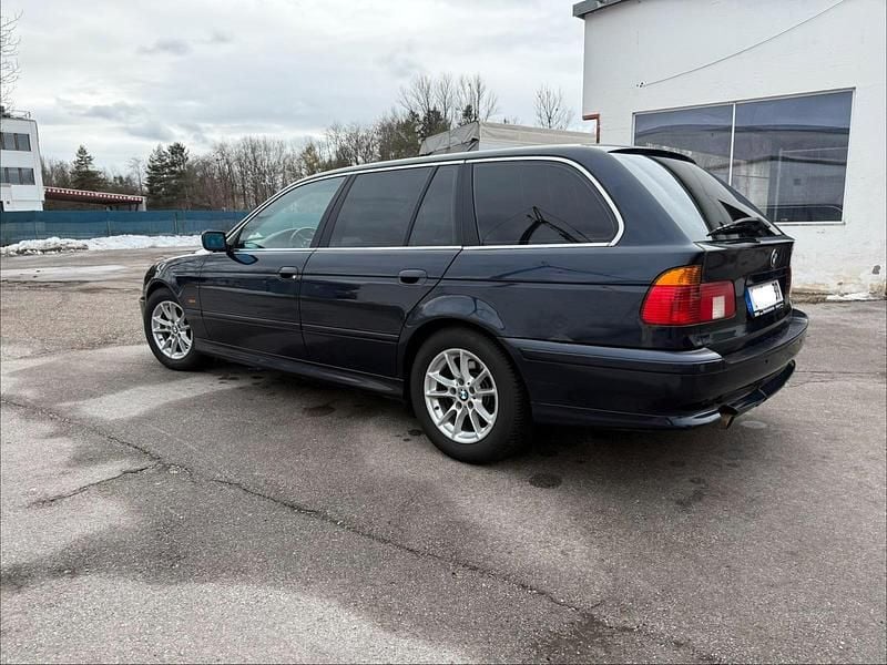 Gebraucht BMW 525 192 PS (141 kW) 2001 Blau Kombi