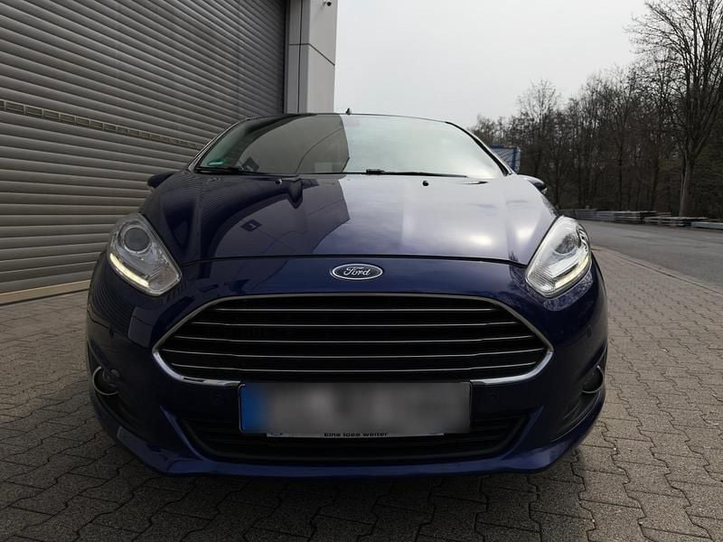 Gebraucht Ford Fiesta Titanium 101 PS (74 kW) 2017 Blau Kleinwagen