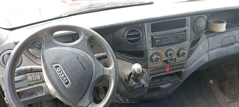 Gebraucht Iveco Daily 106 PS (77 kW) 2013 Weiß Limousine