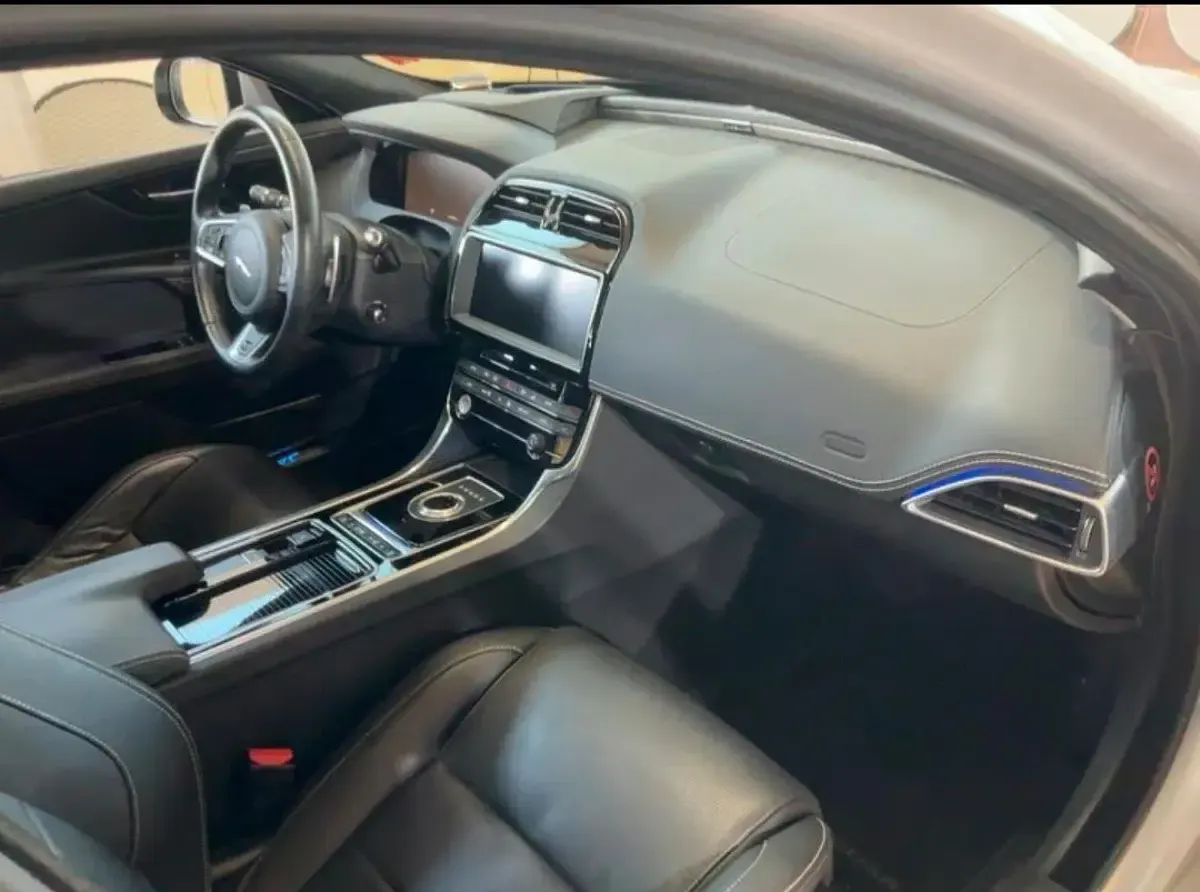 Gebraucht Jaguar XE 240 PS (176 kW) 2017 Grau Limousine
