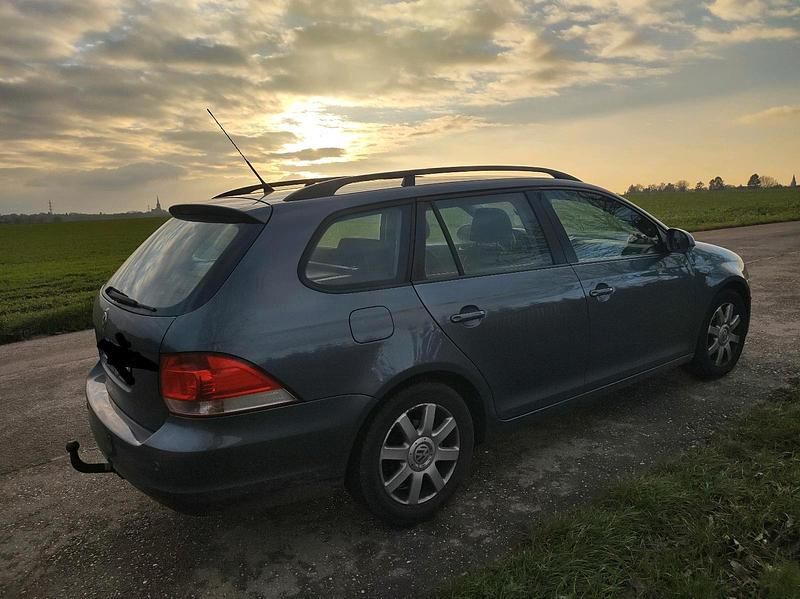 Grau Gebraucht 2009 VW Golf VI Kleinwagen | 4.000 € (Fairer Preis) - Bild 1/4