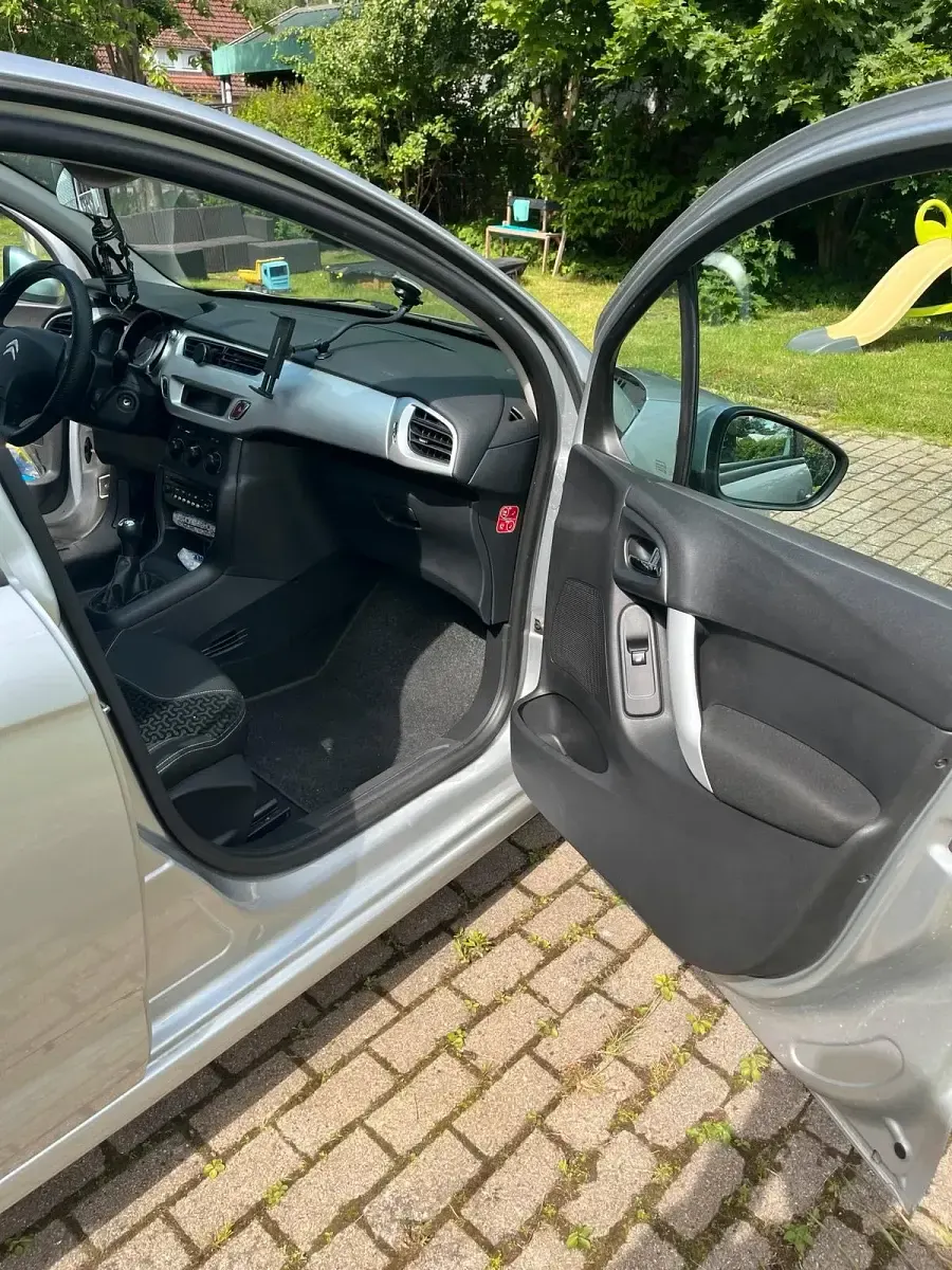 Gebraucht Citroën C3 73 PS (53 kW) 2011 Silber Kleinwagen