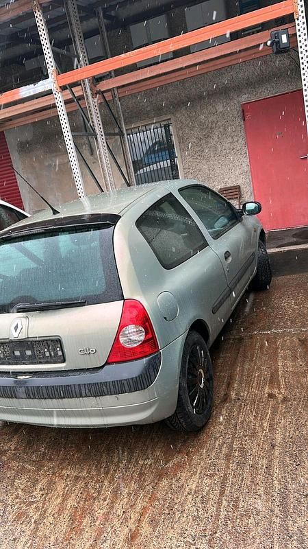 Gebraucht Renault Clio II 55 PS (40 kW) 2003 Grün Kleinwagen