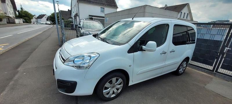 Weiß Gebraucht 2017 Citroën Berlingo SELECTION Van / Kleinbus | 6.500 € (Guter Preis) - Bild 1/4