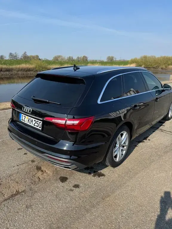 Gebraucht Audi A4 Advanced 163 PS (119 kW) 2020 Schwarz Kombi
