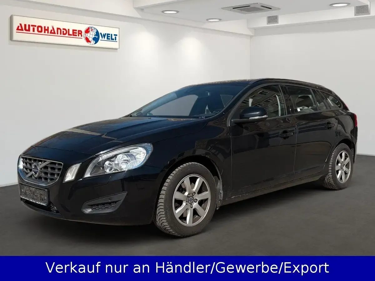 Second-hand Volvo V60 114 CP (83 kW) 2013 Negru Break