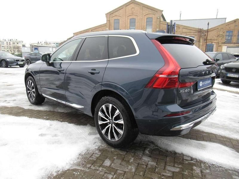 Gebraucht Volvo XC60 Plus 250 PS (183 kW) 2023 Denim blue SUV