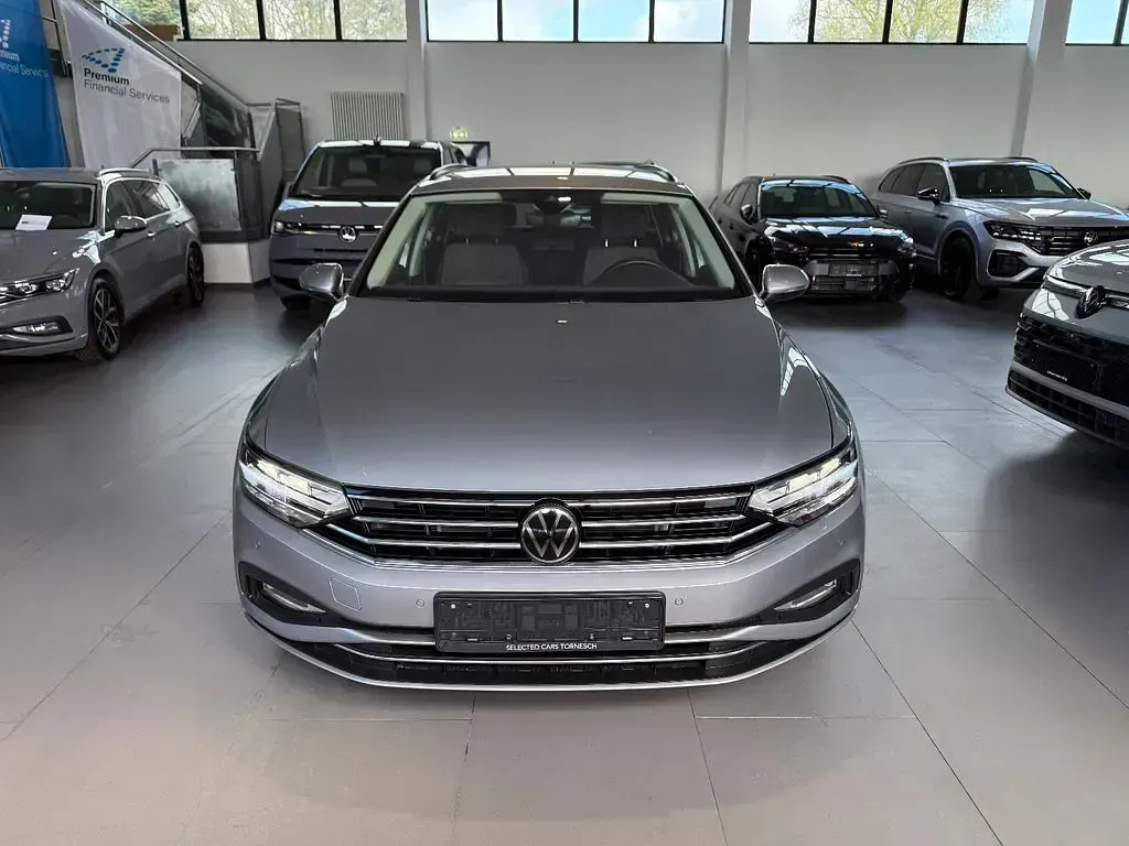 Gebraucht VW Passat Business 150 PS (110 kW) 2023 Silber Kombi