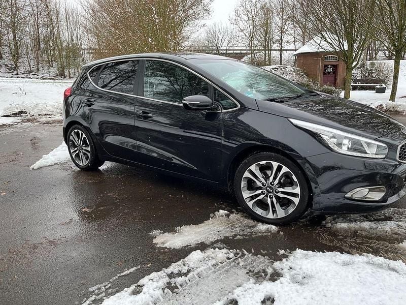 Gebraucht Kia Ceed Platinum Edition 128 PS (94 kW) 2015 Schwarz Kleinwagen