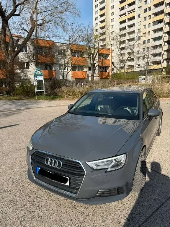 Używany Audi A3 Sport 116 KM (85 kW) 2018 Szary Sedan/Limuzyna
