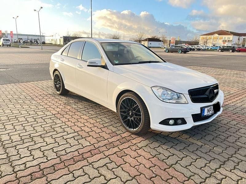 Weiß Gebraucht 2012 Mercedes C180 Limousine | 7.300 € (Guter Preis) - Bild 1/3