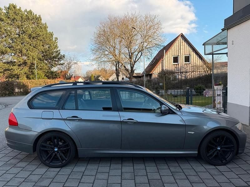 Gebraucht BMW 320 177 PS (130 kW) 2010 Grau Kombi