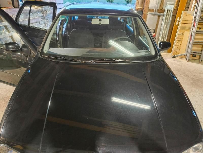 Gebraucht VW Golf IV 105 PS (77 kW) 2000 Schwarz Kleinwagen