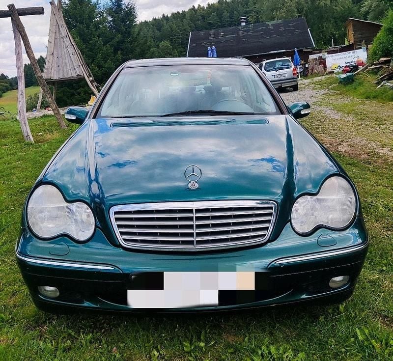 Grün Gebraucht 2001 Mercedes C320 Limousine | 3.480 € (Guter Preis) - Bild 1/4