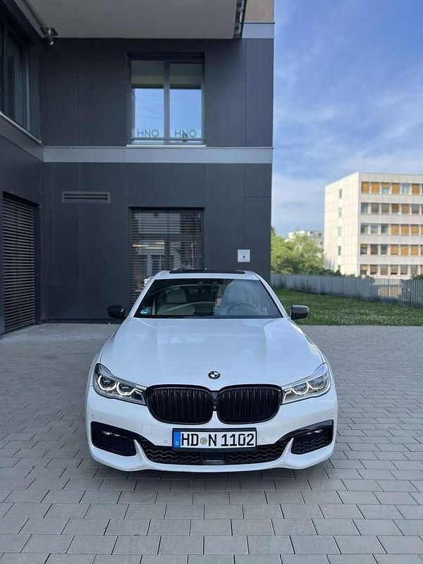 Weiß Gebraucht 2019 BMW 730 M Sport Limousine | 46.000 € - Bild 1/4
