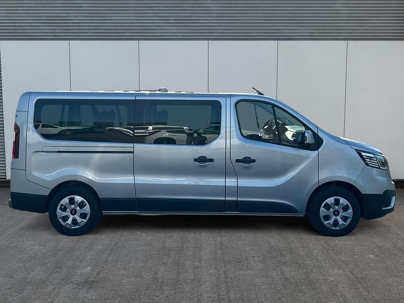 Neu Renault Trafic Equilibre 170 PS (125 kW) 2025 Highland grau Van / Kleinbus