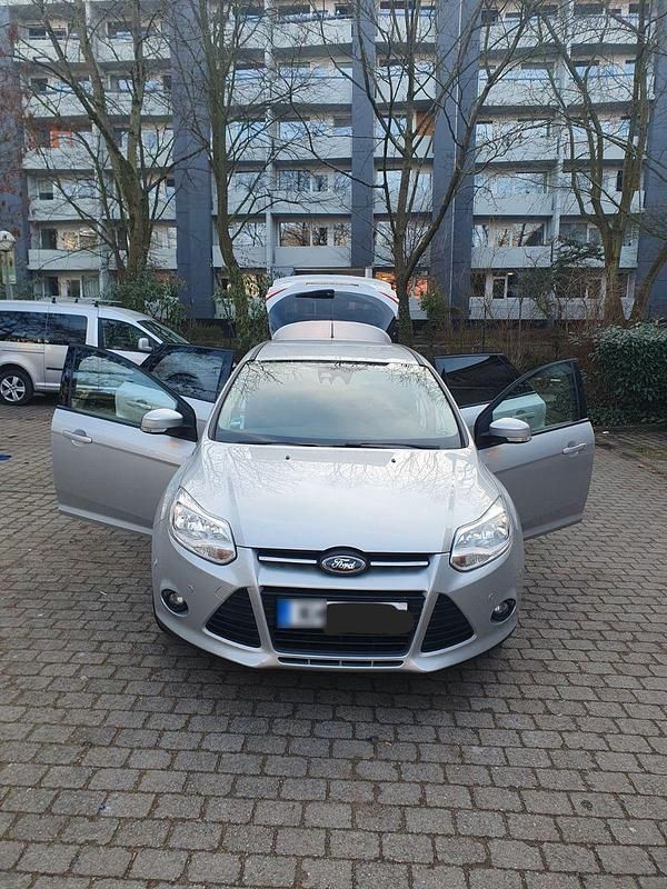 Gebraucht Ford Focus 101 PS (74 kW) 2014 Silber Kombi