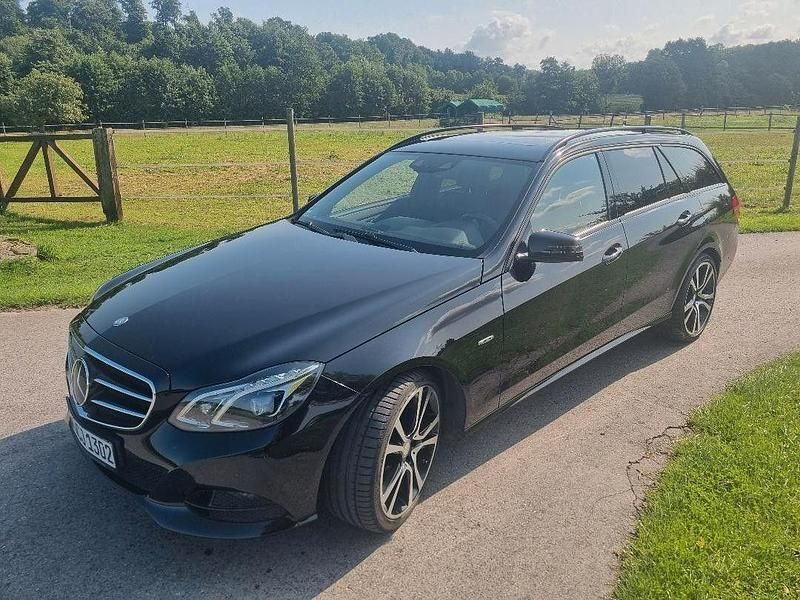 Schwarz Gebraucht 2015 Mercedes E250 Edition Kombi | 14.800 € (Guter Preis) - Bild 1/4
