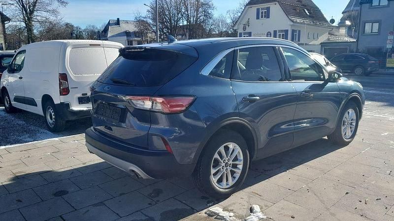 Gebraucht Ford Kuga Titanium 120 PS (88 kW) 2021 Blau SUV