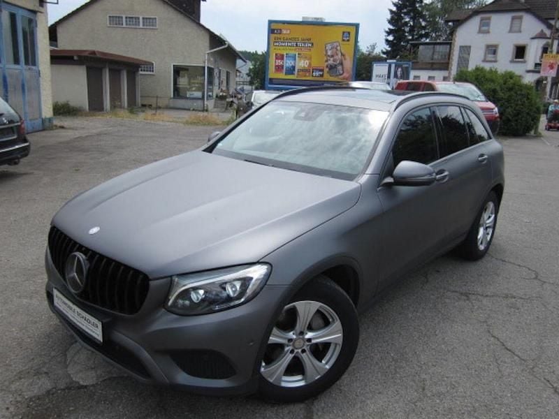 Obsidianschwarz metalliclack Gebraucht 2015 Mercedes GLC220 SUV | 21.900 € (Guter Preis) - Bild 1/4