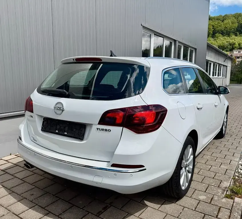 Gebraucht Opel Astra Exklusiv 170 PS (125 kW) 2014 Weiß Kombi