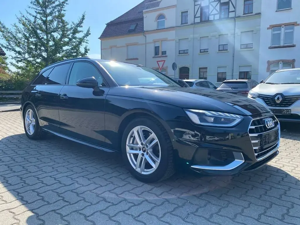 Gebraucht Audi A4 Ambiente 204 PS (150 kW) 2022 Schwarz Kombi