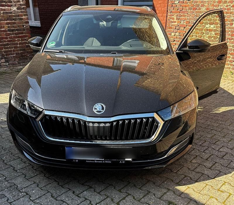Schwarz Gebraucht 2021 Skoda Octavia Kombi | 21.390 € (Fairer Preis) - Bild 1/4