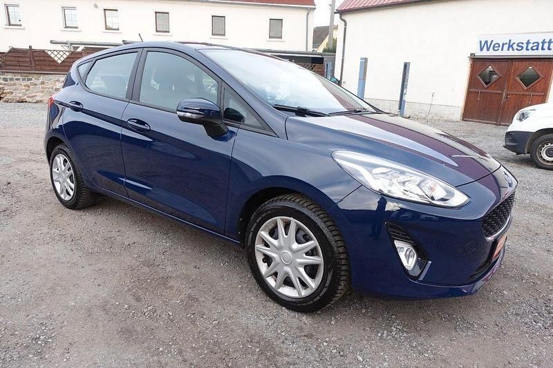 Gebraucht Ford Fiesta Cool & Connect 86 PS (63 kW) 2018 Blazerblau Kleinwagen