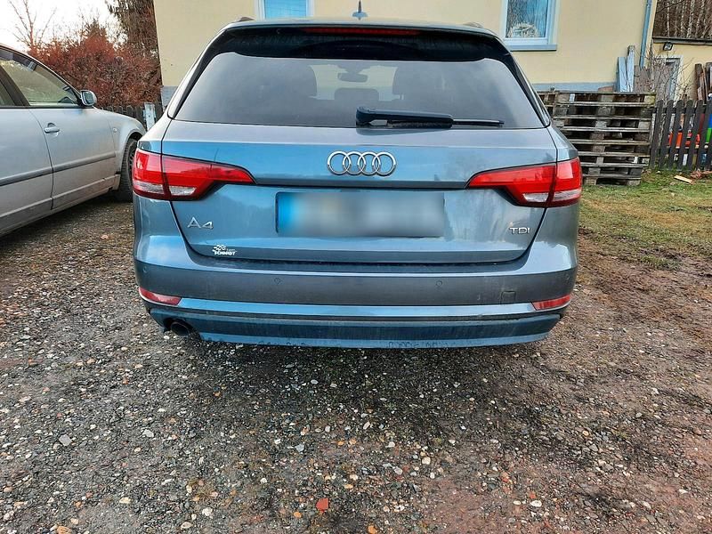 Gebraucht Audi A4 150 PS (110 kW) 2015 Grau Kombi