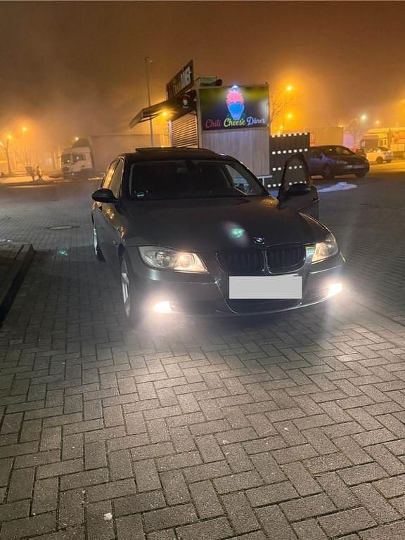 Grau Gebraucht 2006 BMW 320 Limousine | 2.850 € (Guter Preis) - Bild 1/4