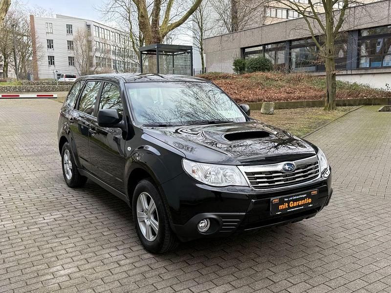 Käytetty Subaru Forester Active 147 HP (108 kW) 2010 Musta Katumaasturi