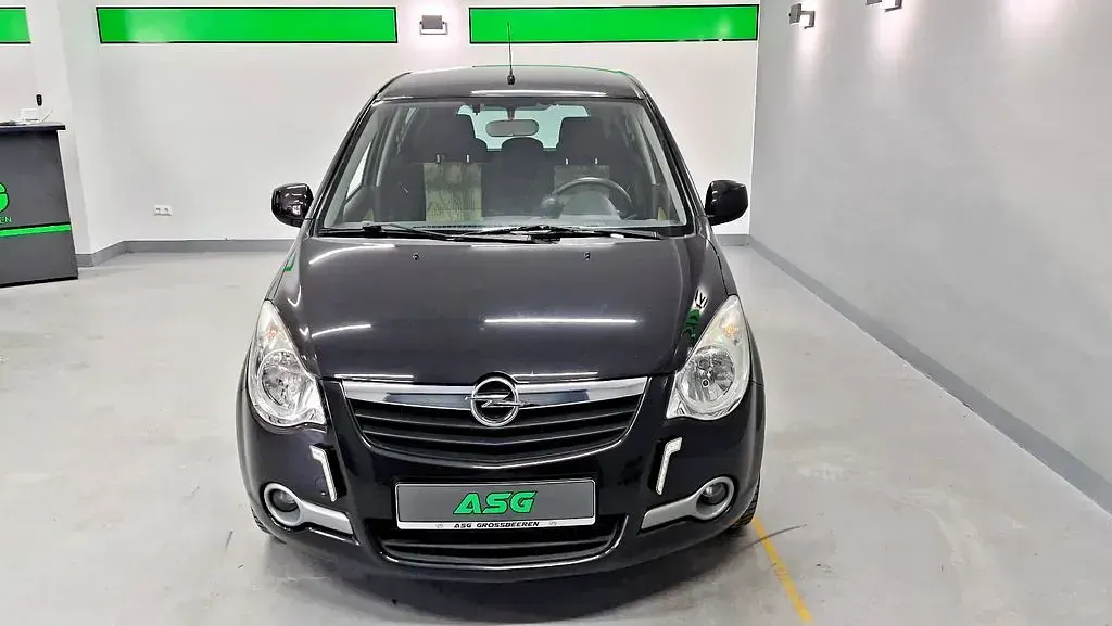 Używany Opel Agila Edition 94 KM (69 kW) 2011 Czarny Hatchback