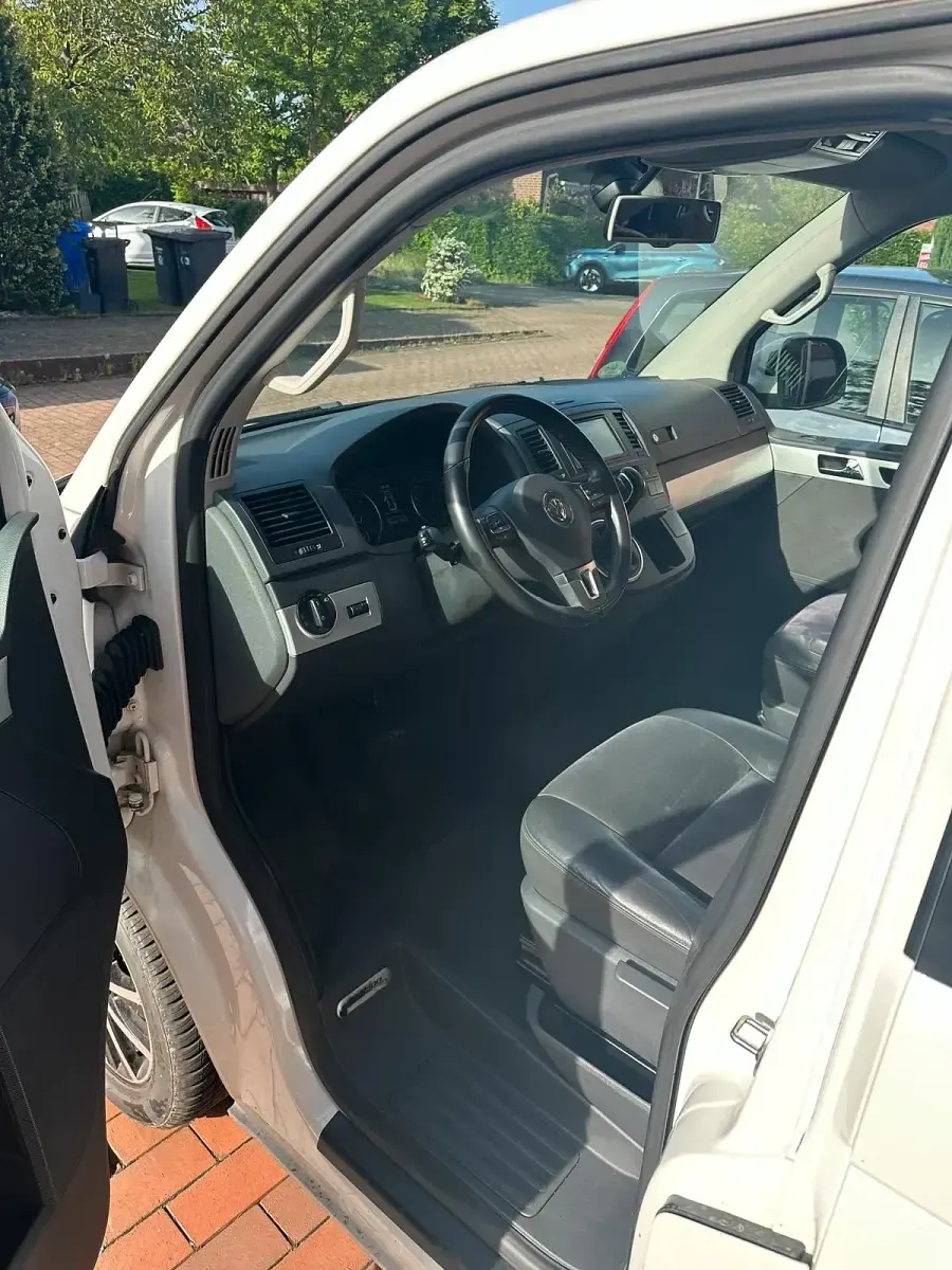 Gebraucht VW Multivan Edition 180 PS (132 kW) 2015 Weiß Van / Kleinbus