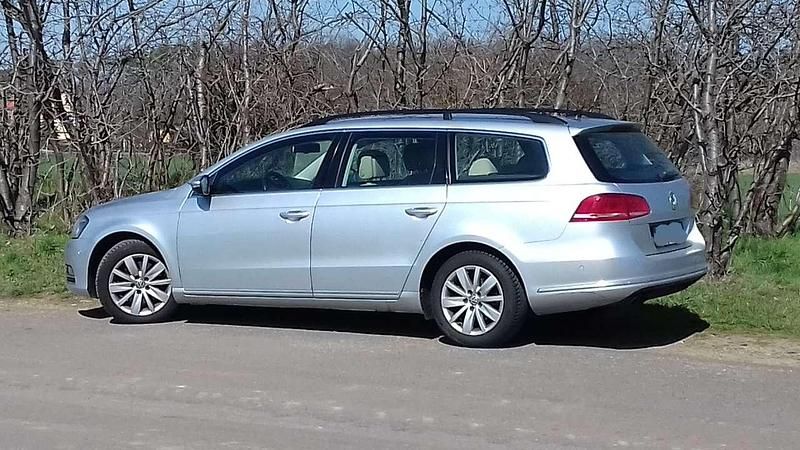 Silber Gebraucht 2011 VW Passat Comfortline Kombi | 1.500 € (Superpreis) - Bild 1/1