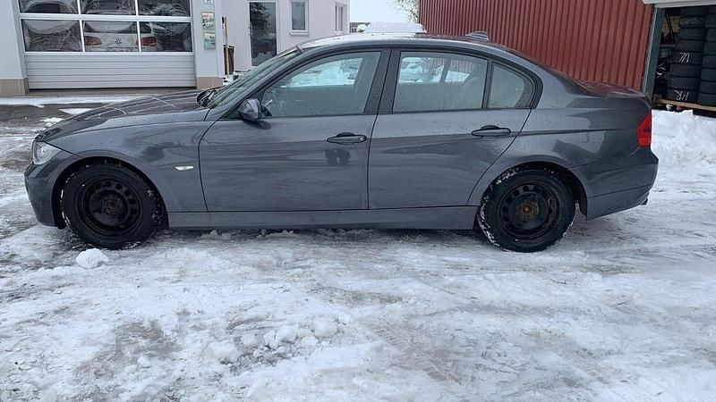 Gebraucht BMW 320 163 PS (119 kW) 2007 Grau Limousine