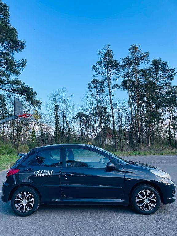 Gebraucht Peugeot 206 75 PS (55 kW) 2010 Schwarz Limousine