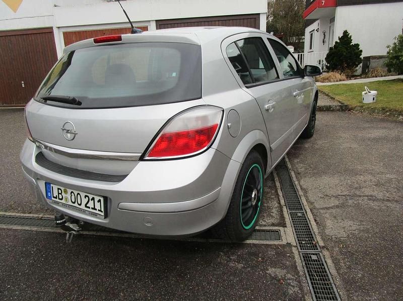 Gebraucht Opel Astra 125 PS (91 kW) 2005 Silber Limousine
