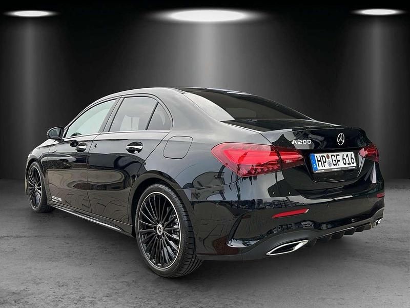 Gebraucht Mercedes A200 AMG 163 PS (119 kW) 2025 lack kosmosschwarz Kleinwagen