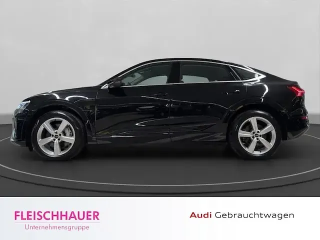 Gebraucht Audi Q8 Sportback e-tron Advanced Plus 250 kW (340 PS) 2024 Mythosschwarz metallic SUV