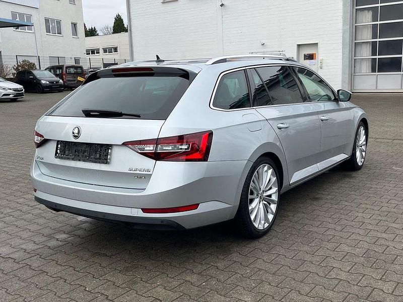 Gebraucht Skoda Superb Style 190 PS (139 kW) 2018 Silber Kombi